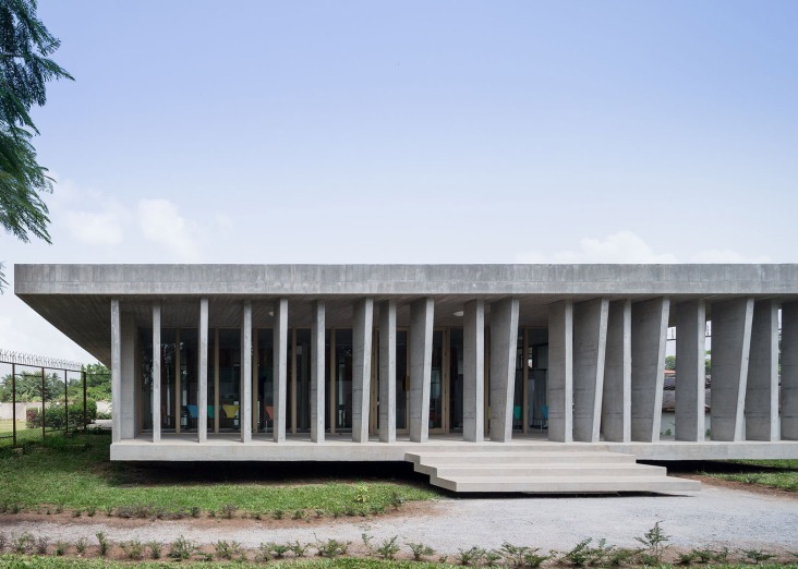swiss-embassy-local-architecture-abidjan-switzerland-concrete_dezeen_1568_2